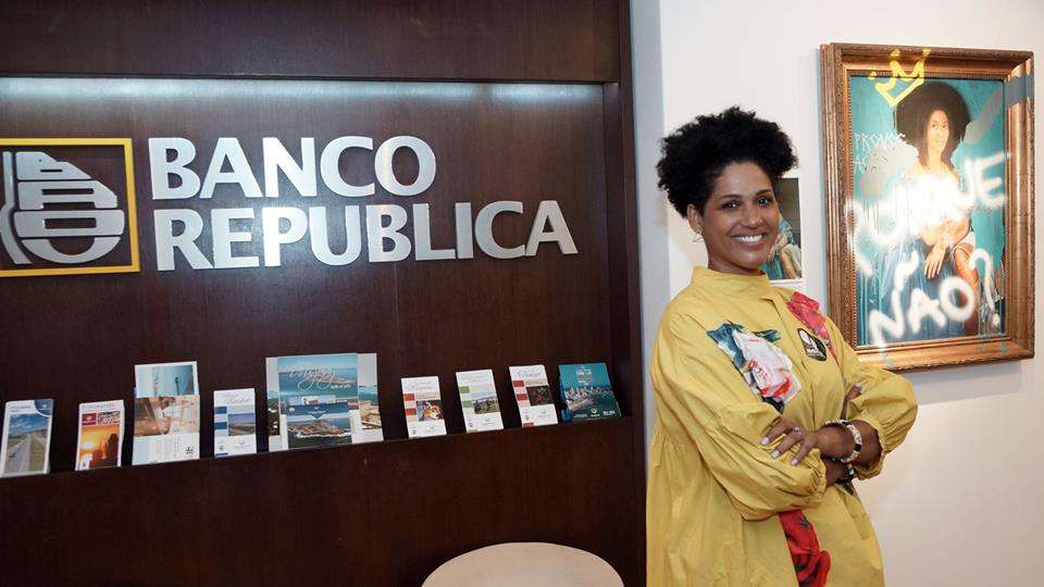 Alexandra Loras e “O MUNDO AO INVERSO” 