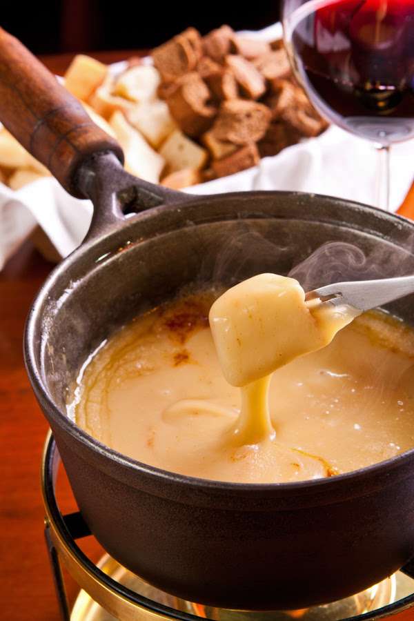 Estação mais fria do ano pede fondue de queijo