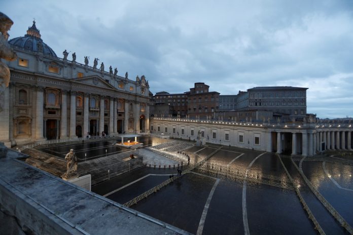 Papa reza sozinho pelo fim da pandemia e concede perdão coletivo aos católicos
