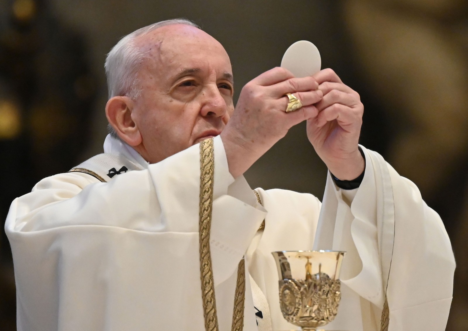 Sem fiéis, Vaticano celebra a Semana Santa.