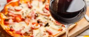Como harmonizar pizza com vinho no Dia da Pizza!