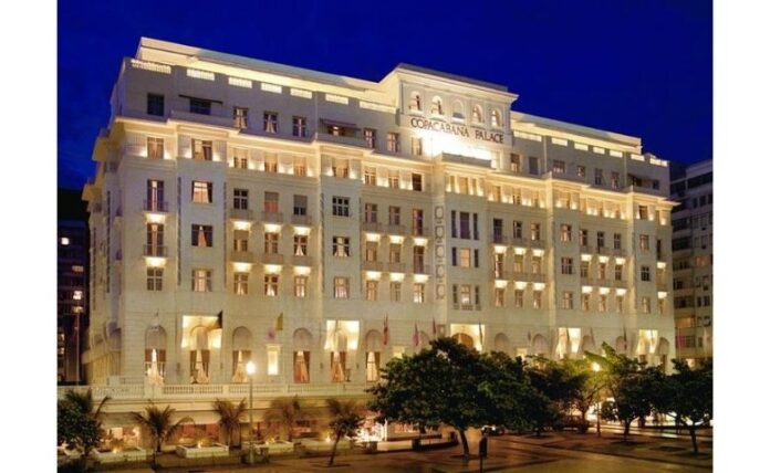 Belmond Copacabana Palace retoma atividades. O Belmond Copacabana Palace, mais tradicional e sofisticado hotel da orla do Rio de Janeiro, reabriu as portas no último  dia 20 de agosto, após fechamento temporário em decorrência da recente pandemia