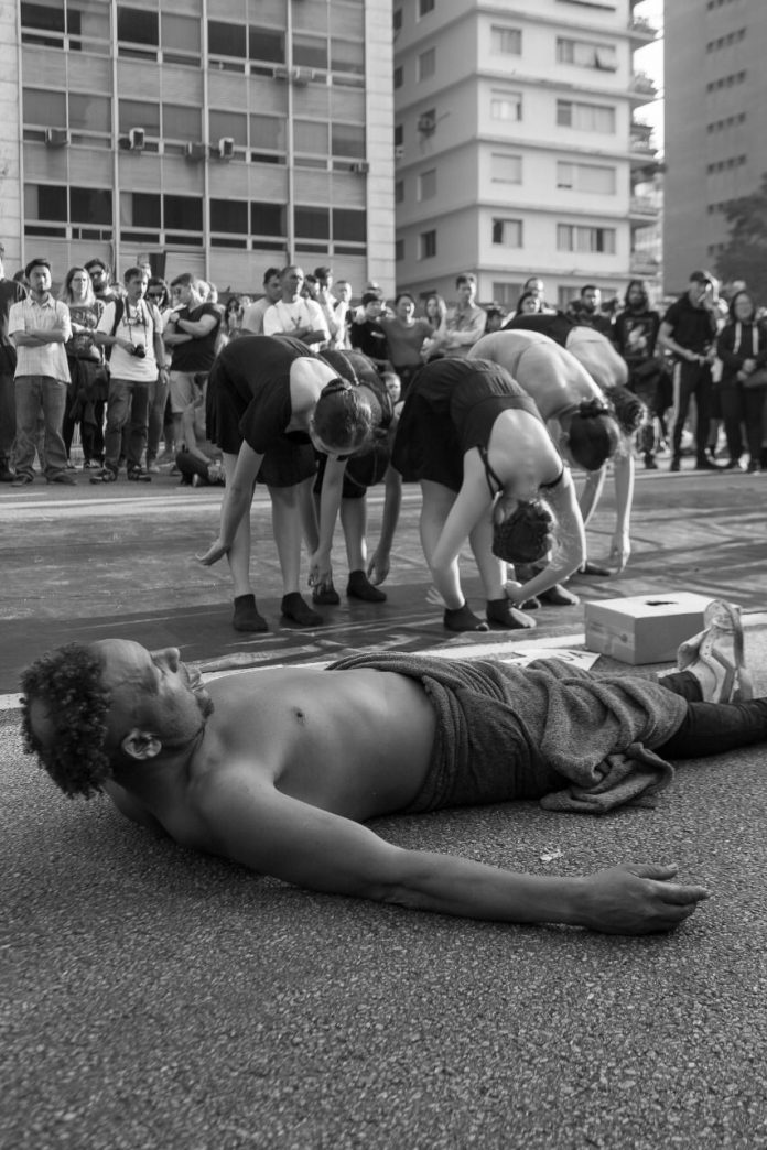 Primeira exposição fotográfica na Avenida Paulista destaca a arte de rua  