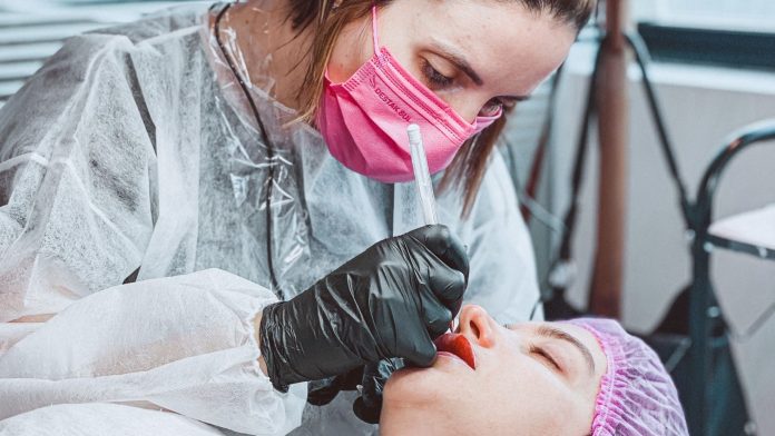 Micropigmentadora, Gabriela Tavares, trazendo inovação