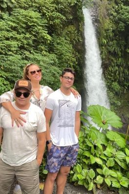 Chitãozinho e família em viagem à Costa Rica