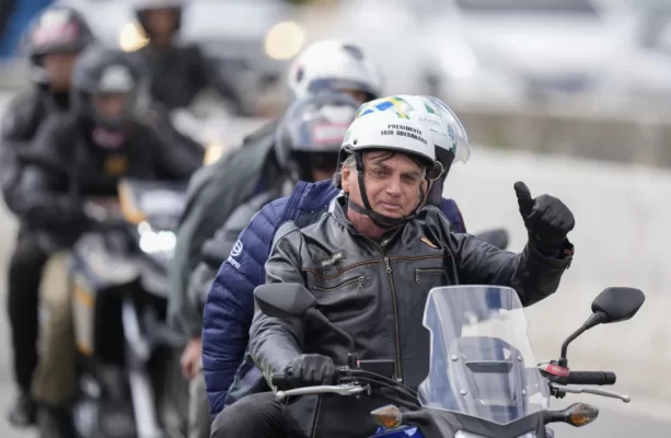 Presidente Jair Bolsonaro para São Paulo em motociata