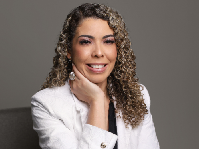 Dra. Karolline Figueiredo – Expert em rejuvenescimento sem cortes