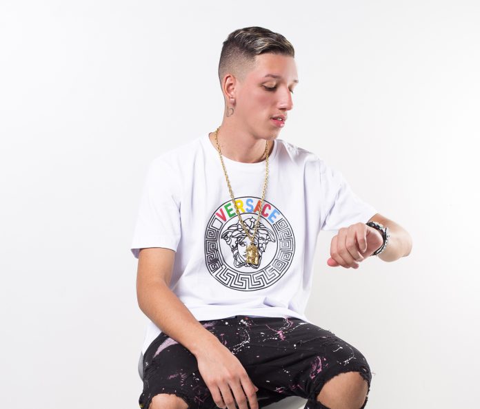 MC James SP, o artista que vem se destacando nas mídias com suasletras incentivadoras e suas vivências.