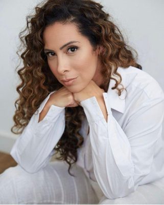 Michele Muniz promove contação de estórias para família