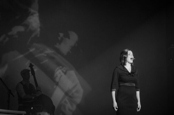 PIAF por ANNE CARRERE.
