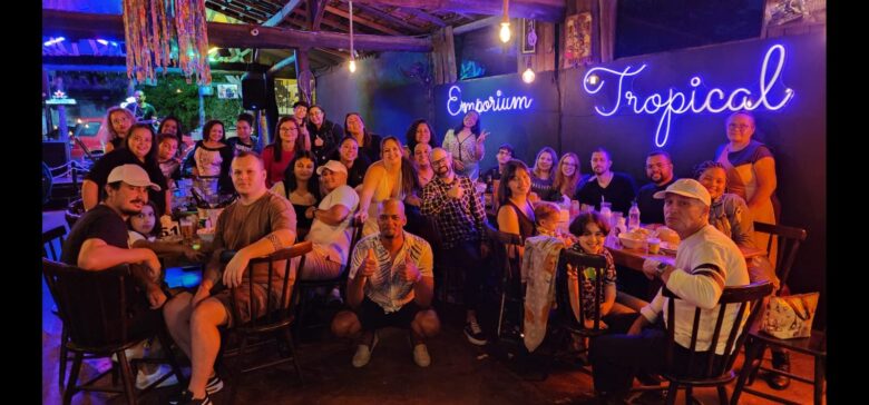 Emporium tropical bar: O encontro de celebridades e gastronomia excepcional
