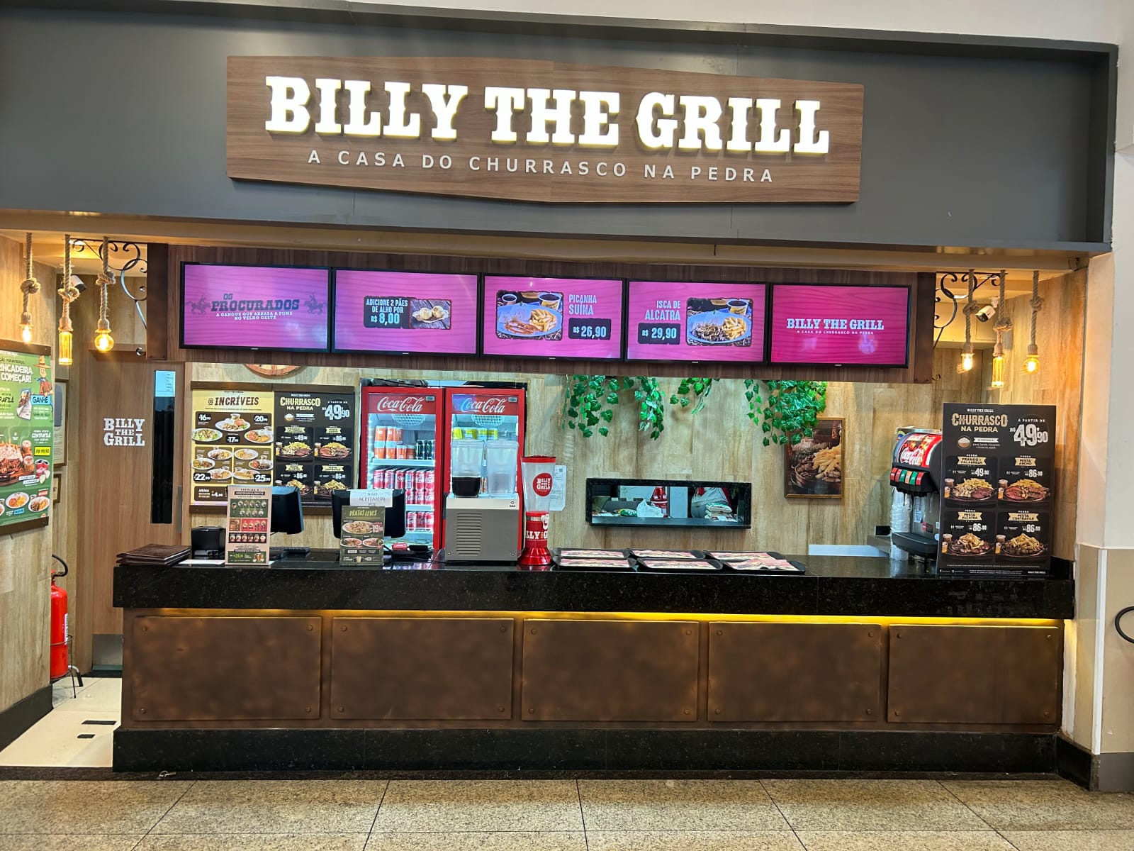 Billy The Grill inaugura restaurante no Shopping Downtown 