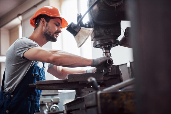Torno CNC: Transformando a Indústria com Precisão e Eficiência Torno CNC: Transformando a Indústria com Precisão e Eficiência