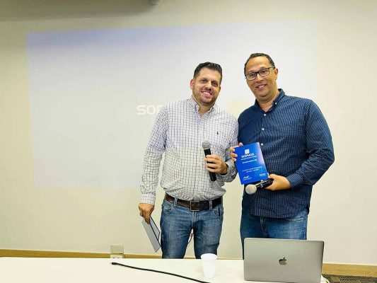 Luiz Maurício Barcelos é premiado  na área de TI