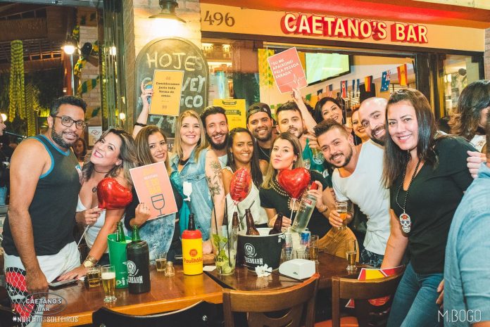 Encontro dos Corações Livres: Celebração da Solteirice no Caetano's Bar em 12 de Junho