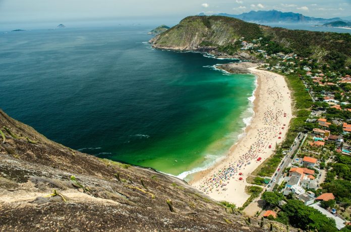 Na imagem, praias brasileiras
