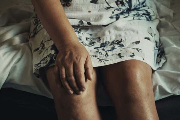 Dicas de como aliviar dor no joelho rápido