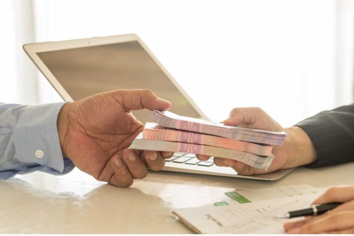 Empresa pode fazer empréstimo para funcionário