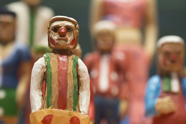 Exposição reúne obras de 30 artistas populares 
