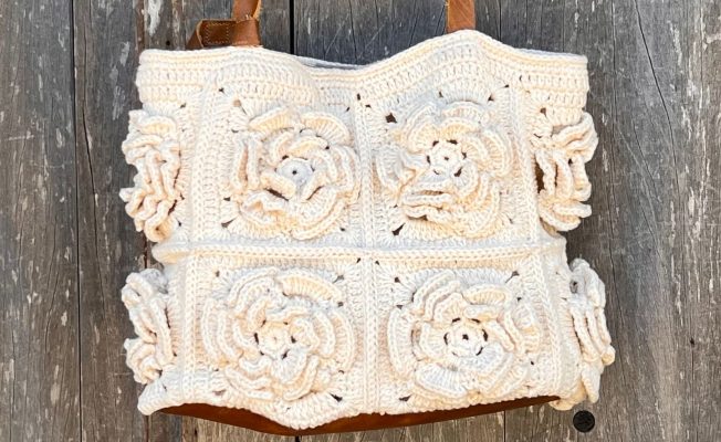 Bolsa Clara: funcional, elegante e cheia de personalidade, agora com 40% de desconto na Black Friday do Empório das Lãs. Foto: Cristina Sasaki.