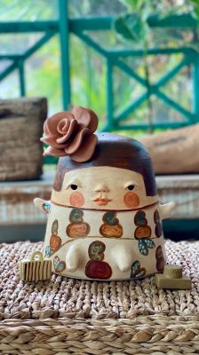 Pedidores de Abraços do ateliê Armoriarte: peças artesanais têm o poder de deixar a casa mais acolhedora e cheia de personalidade. Foto: divulgação.