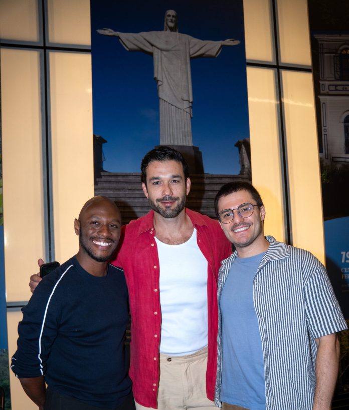 Em vermelho, Cristo Redentor destaca a urgência da saúde nas comunidades do Rio