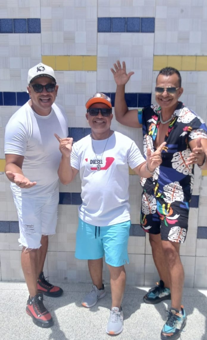 https://namidia.com.br/turistas-buscam-reveillon-rooftop-milano-com-banda-pinote-em-aracaju/