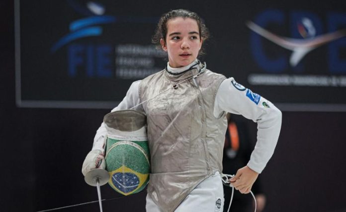 Eduarda Nascimento na Copa do Mundo de Esgrima na Tunísia