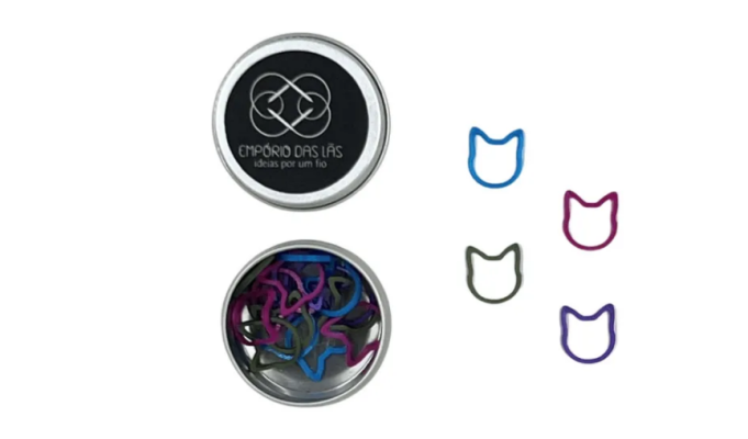 Marcadores de pontos do Empório das Lãs: Disponíveis em 4 formatos e cores, leves, resistentes e perfeitos para não perder o fio da receita. Foto: Cristina Sasaki