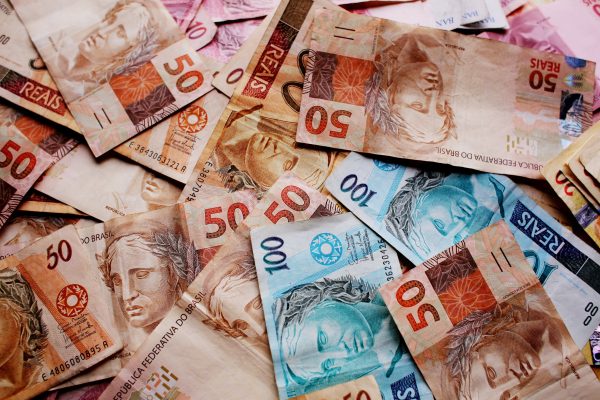 Preocupação financeira atinge 95% dos brasileiros
