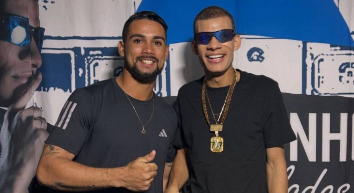 O Influenciador Thiago Capixaba prestigia o show de Eduardinho Dos Teclados, em Guarapari/ES