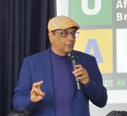 No dia 8, às 14h, o professor Odair Marques lança o livro Afrifuturismo e Afriotimismo. Foto: Acervo do escritor/Divulgação